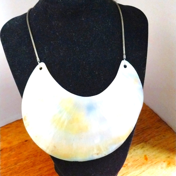 TRIBAL TRADITIONAL SHELL NECKLACE - Picture 1 of 7